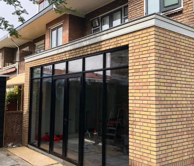
Aanbouw woning met openslaande deuren